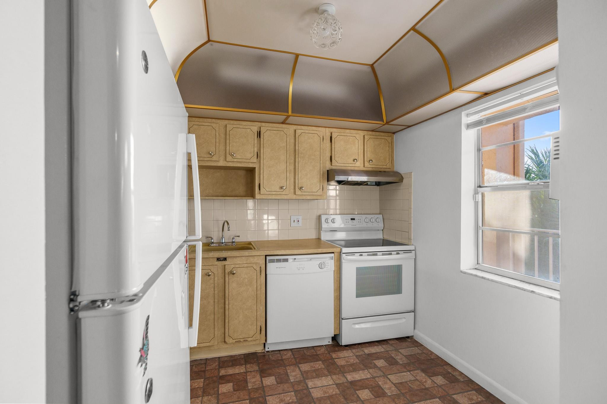 1010 Country Club Dr 306