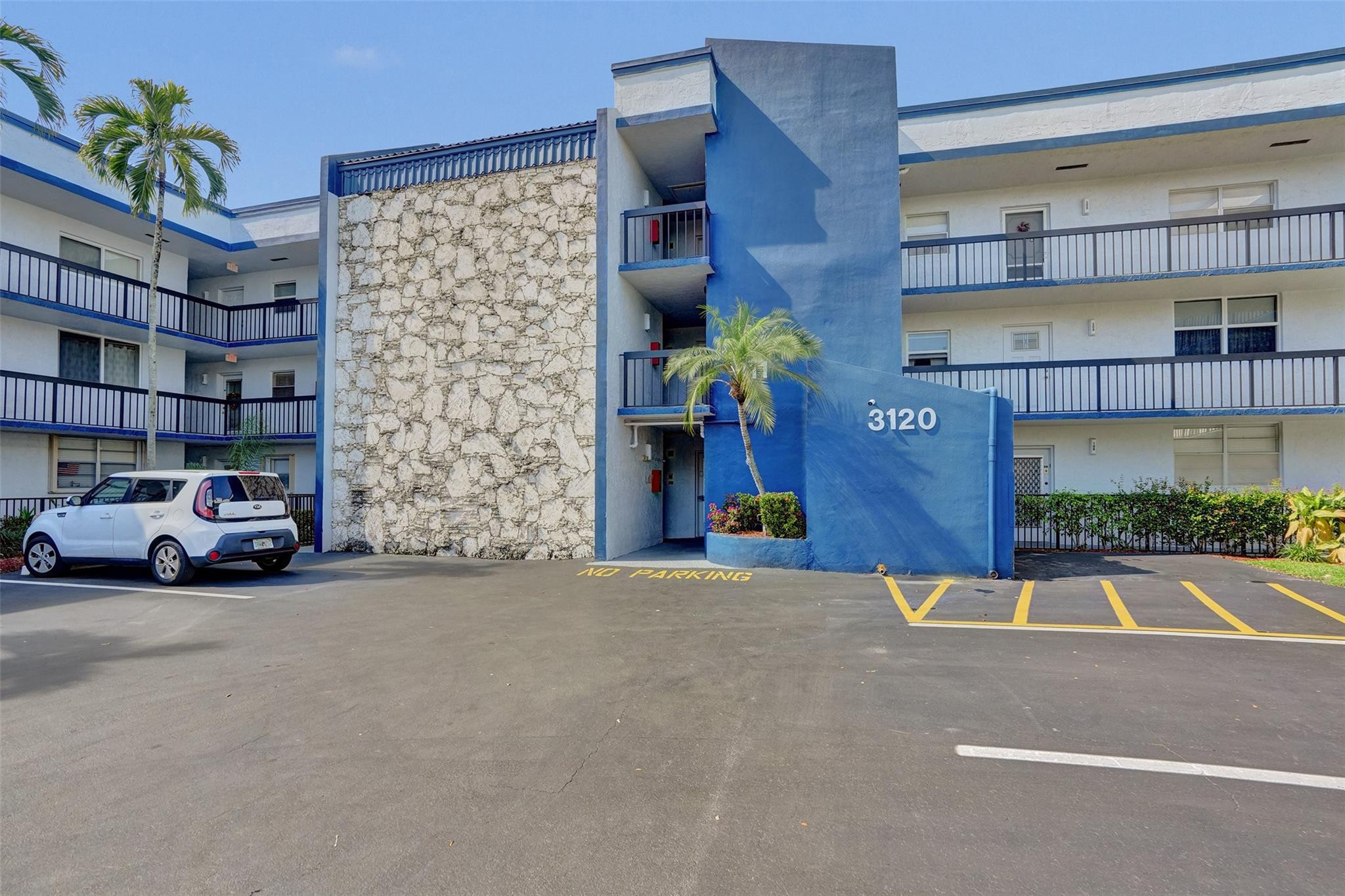3120 Holiday Springs Boulevard 106, Margate Unit: 106