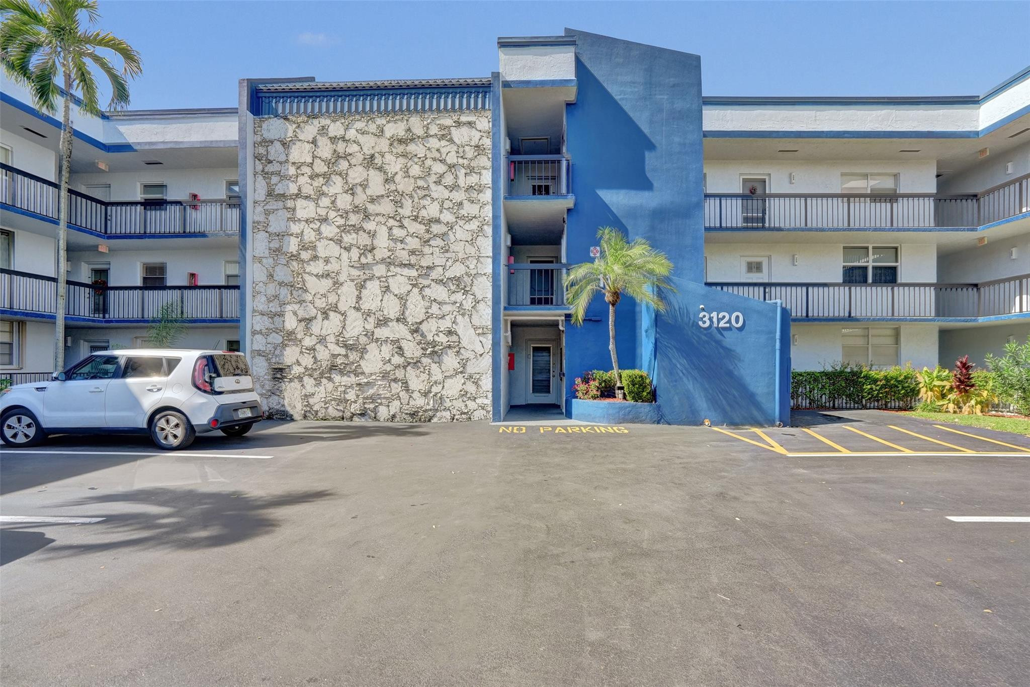 3120 Holiday Springs Boulevard 106, Margate Unit: 106