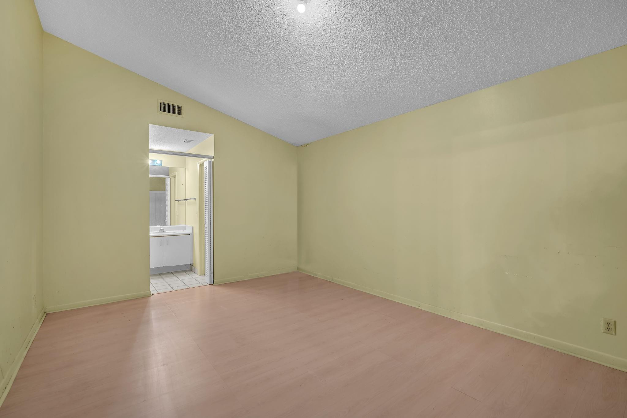 155 Colly Way, North Lauderdale