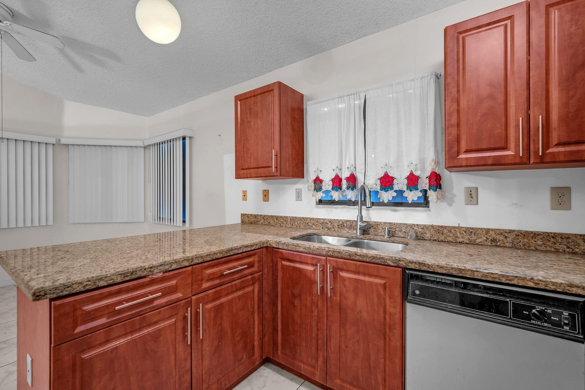 155 Colly Way, North Lauderdale