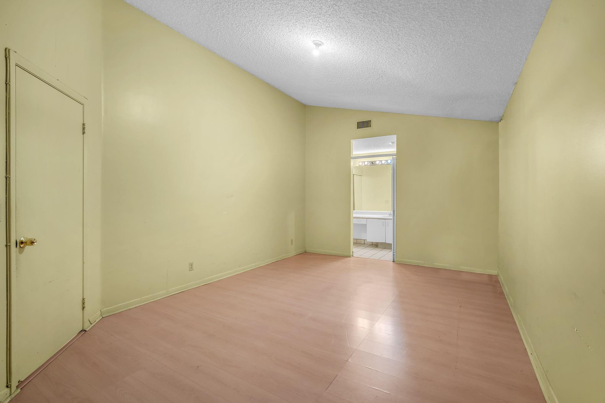 155 Colly Way, North Lauderdale