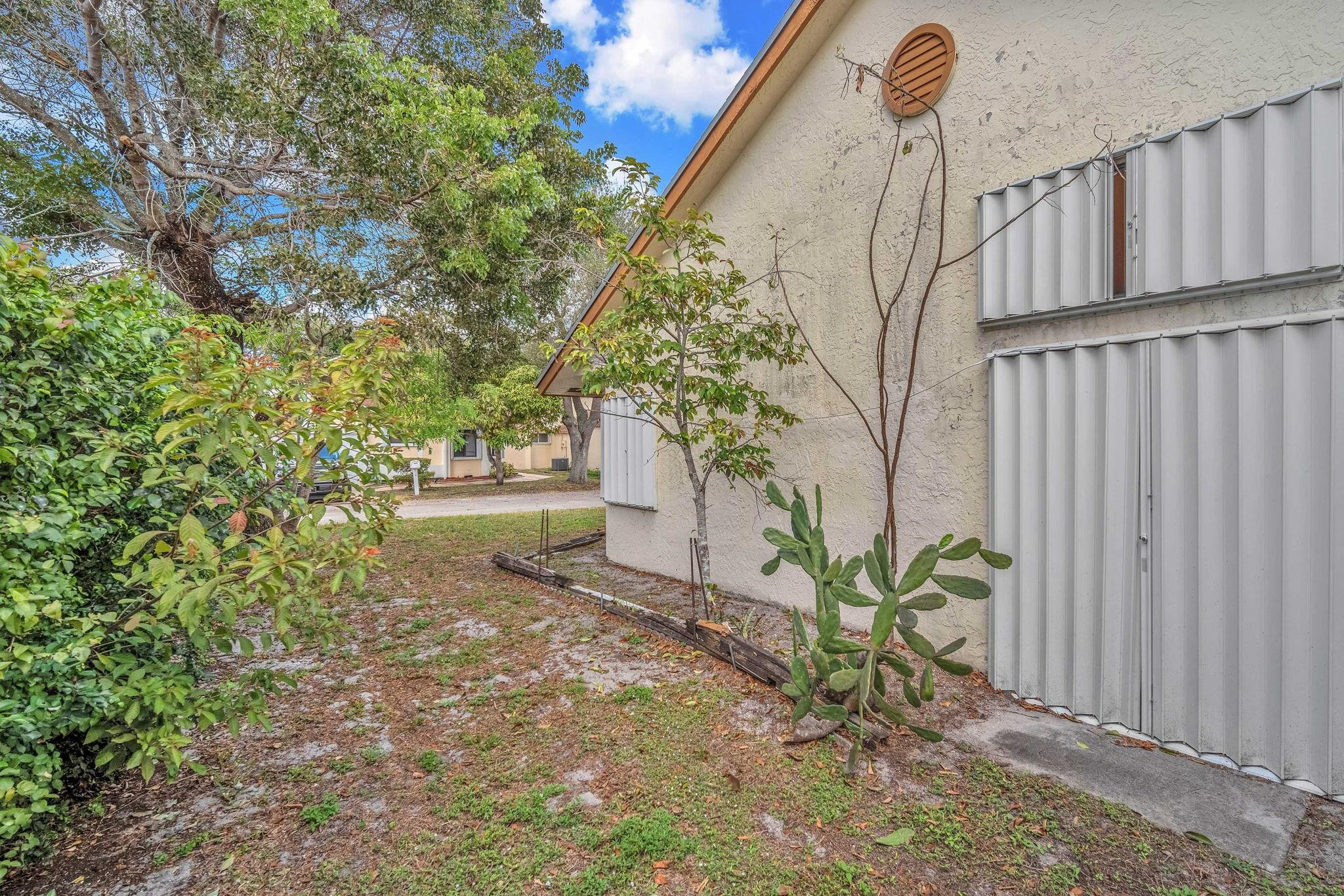 155 Colly Way, North Lauderdale