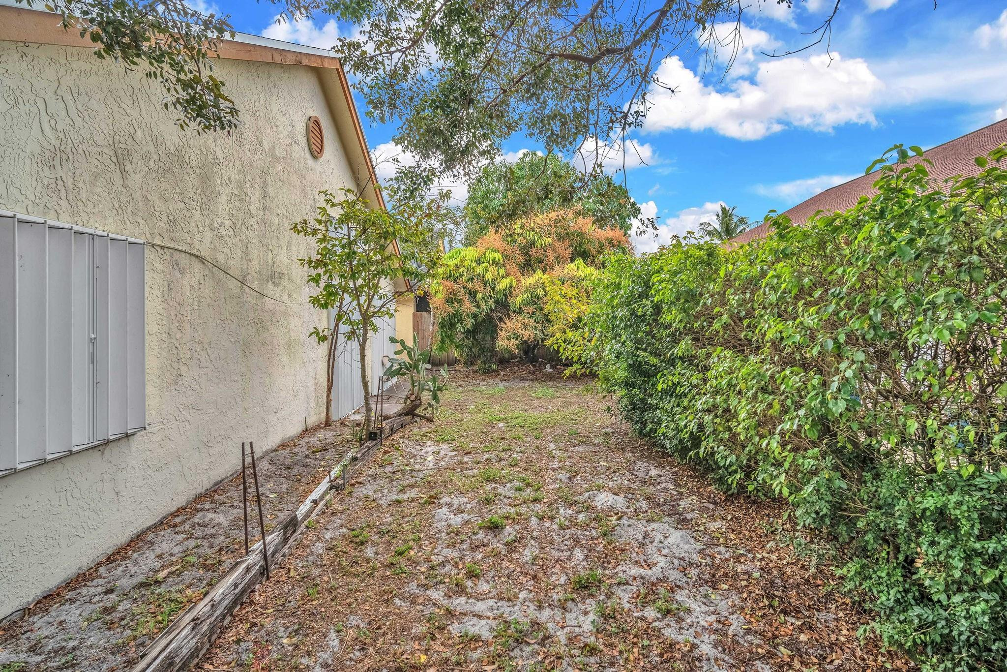 155 Colly Way, North Lauderdale