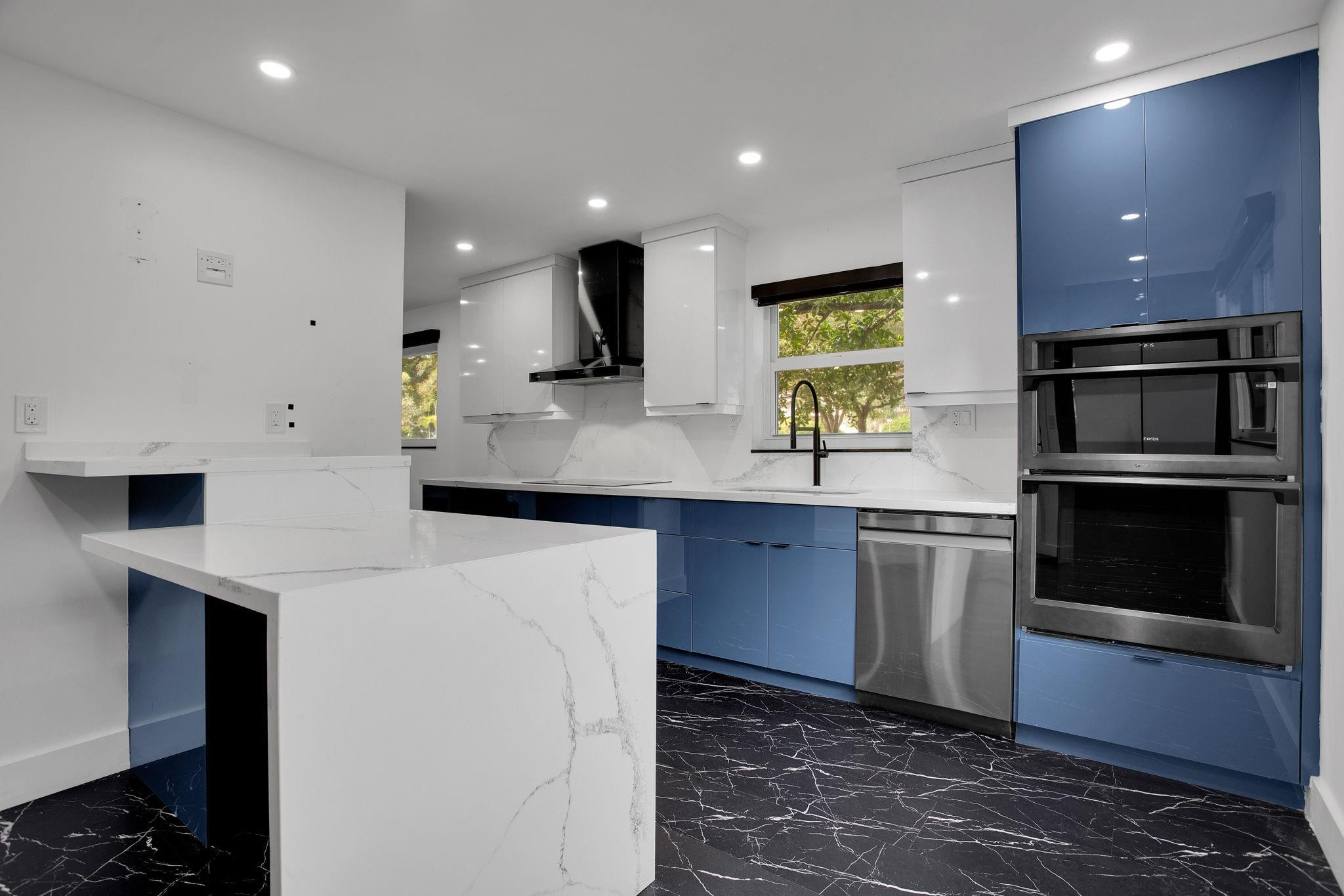 1601 Abaco M1