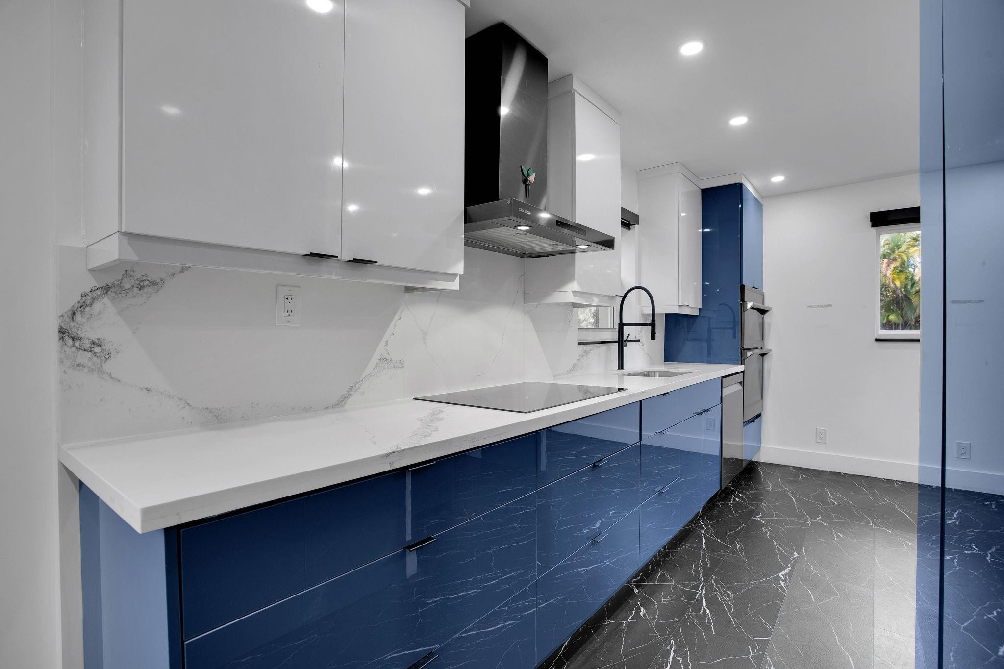 1601 Abaco M1