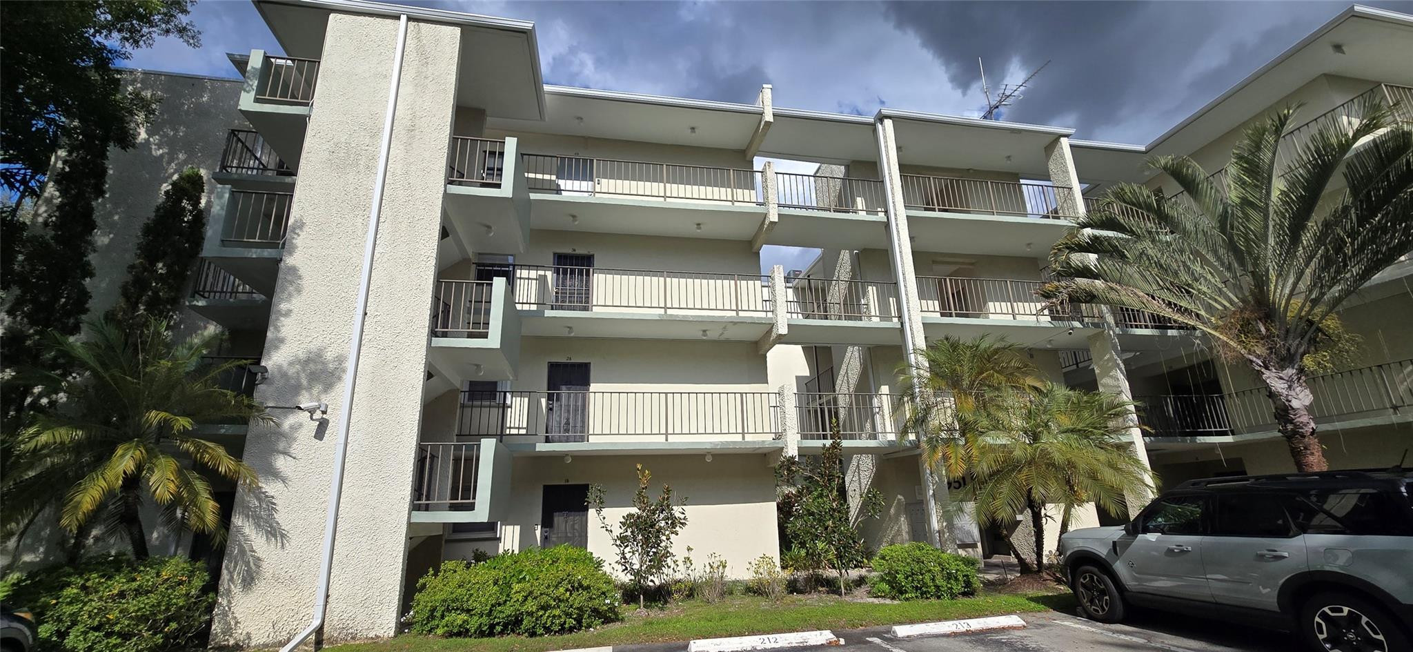 8951 N New River Canal Road 1B