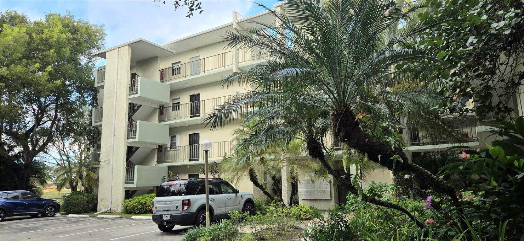 8951 N New River Canal Road 1B