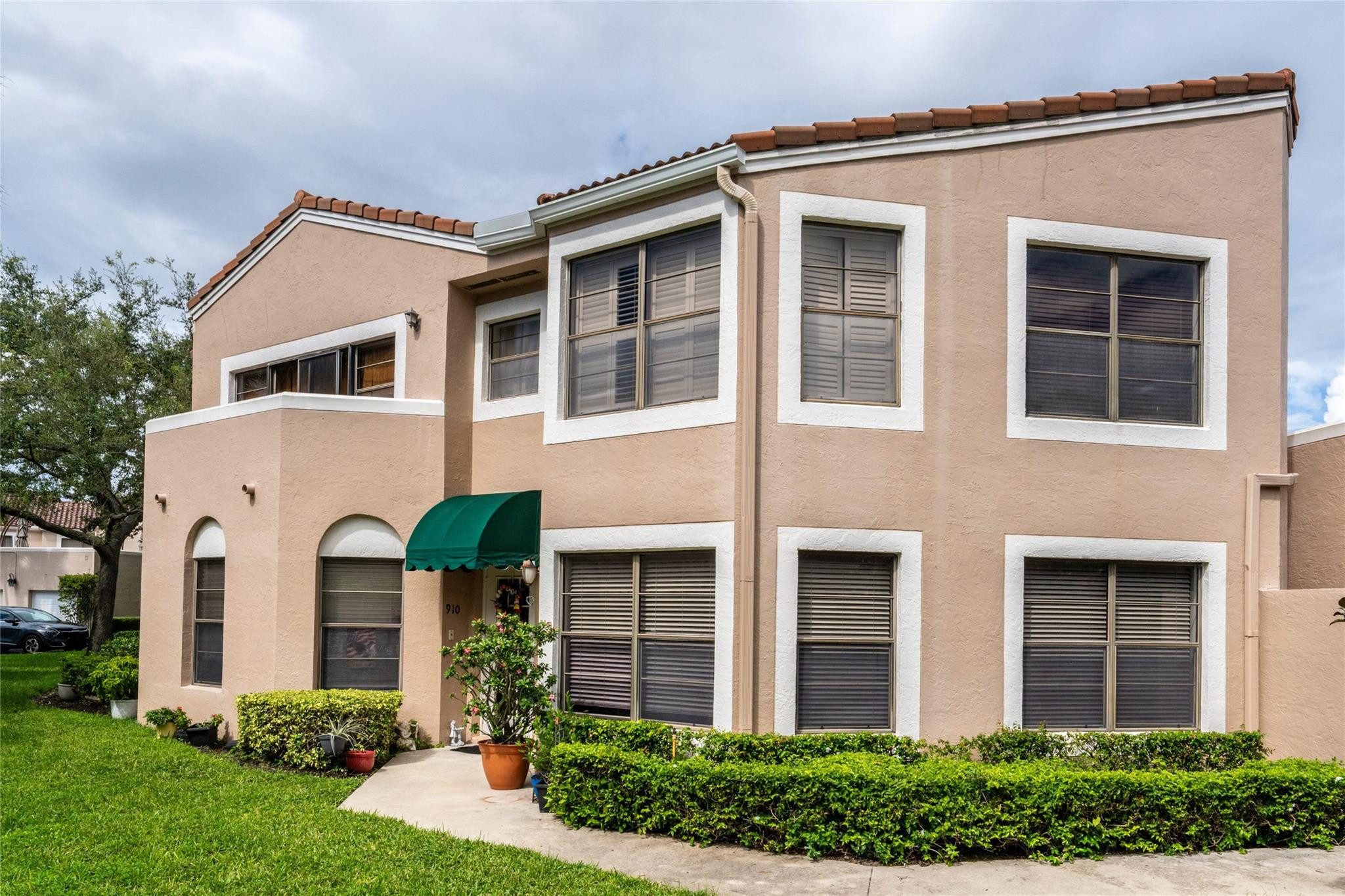 6606 Villa Sonrisa Drive 910