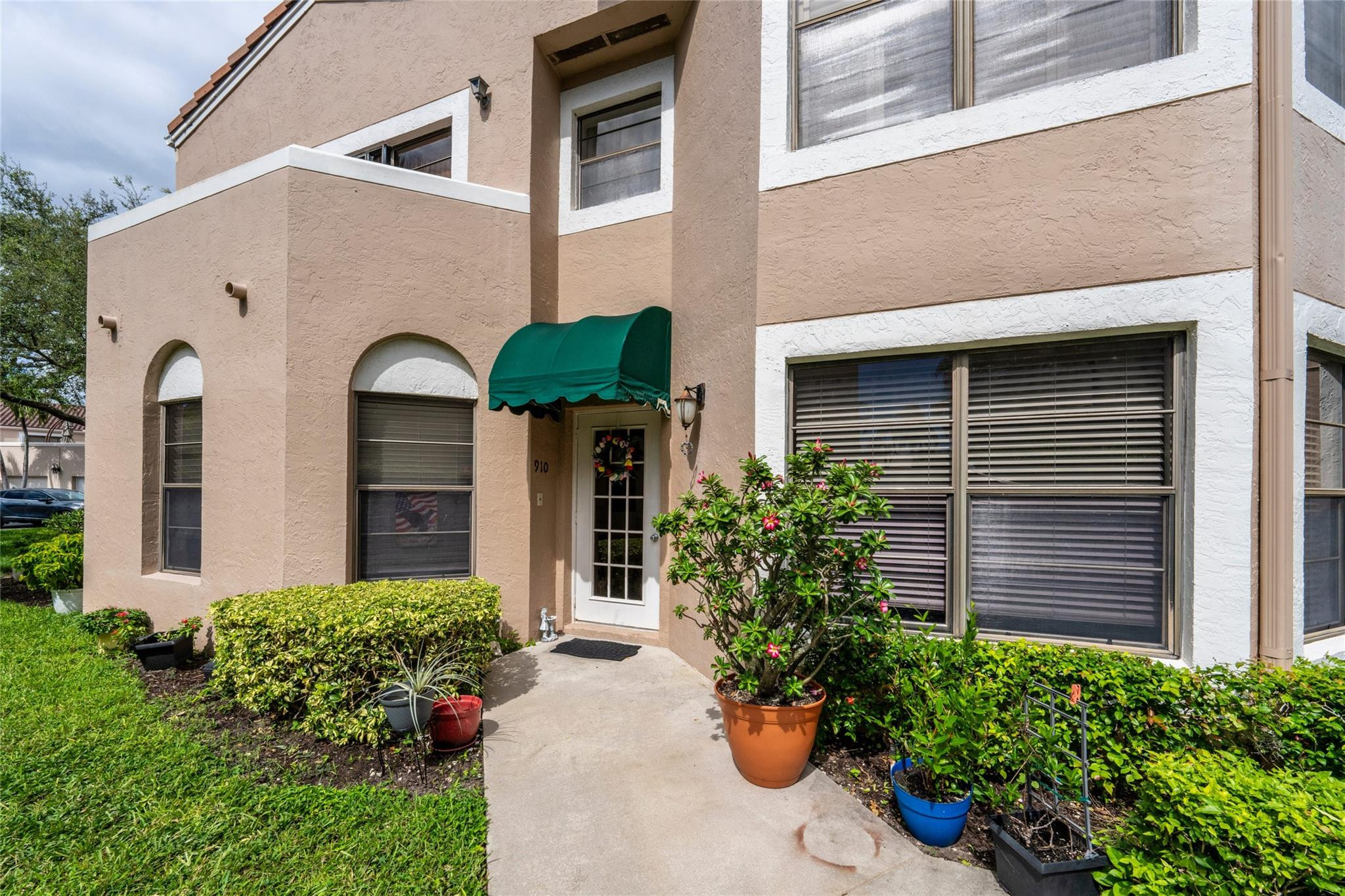 6606 Villa Sonrisa Drive 910