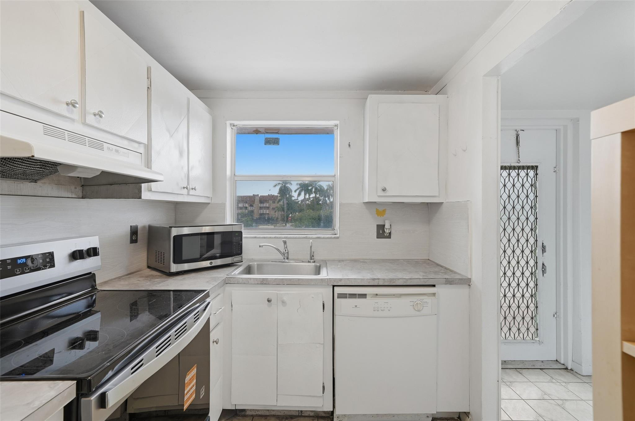 8951 Sunrise Lakes Boulevard Unit: 209