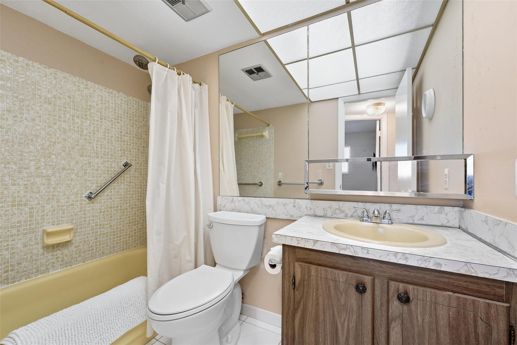 8040 N Sunrise Lakes Drive 303