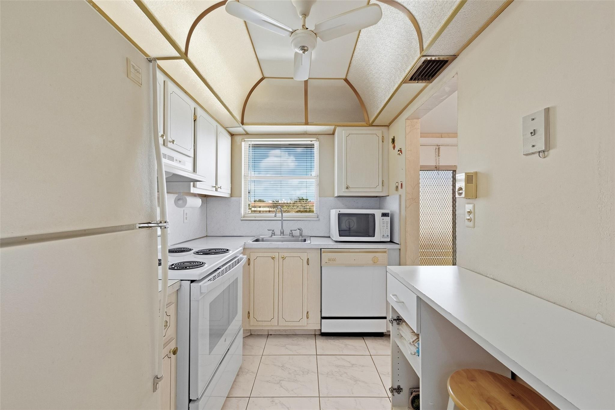 8040 N Sunrise Lakes Drive 303