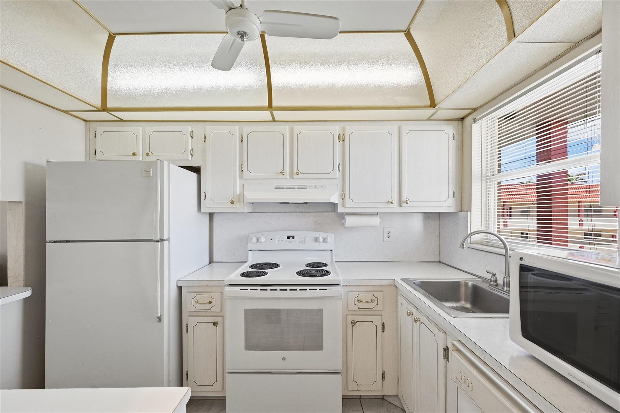 8040 N Sunrise Lakes Drive 303