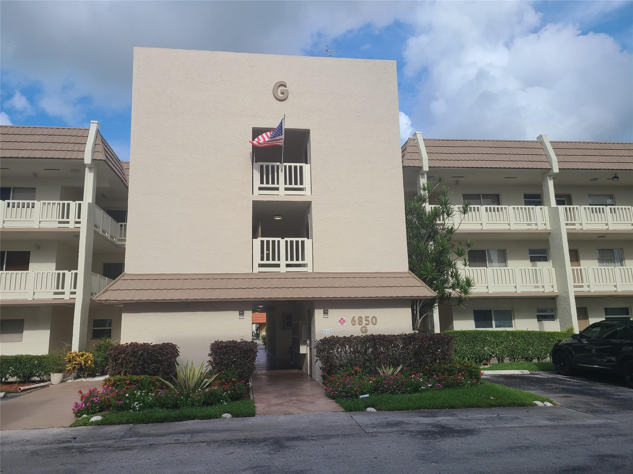 6850 Royal Palm Boulevard 212
