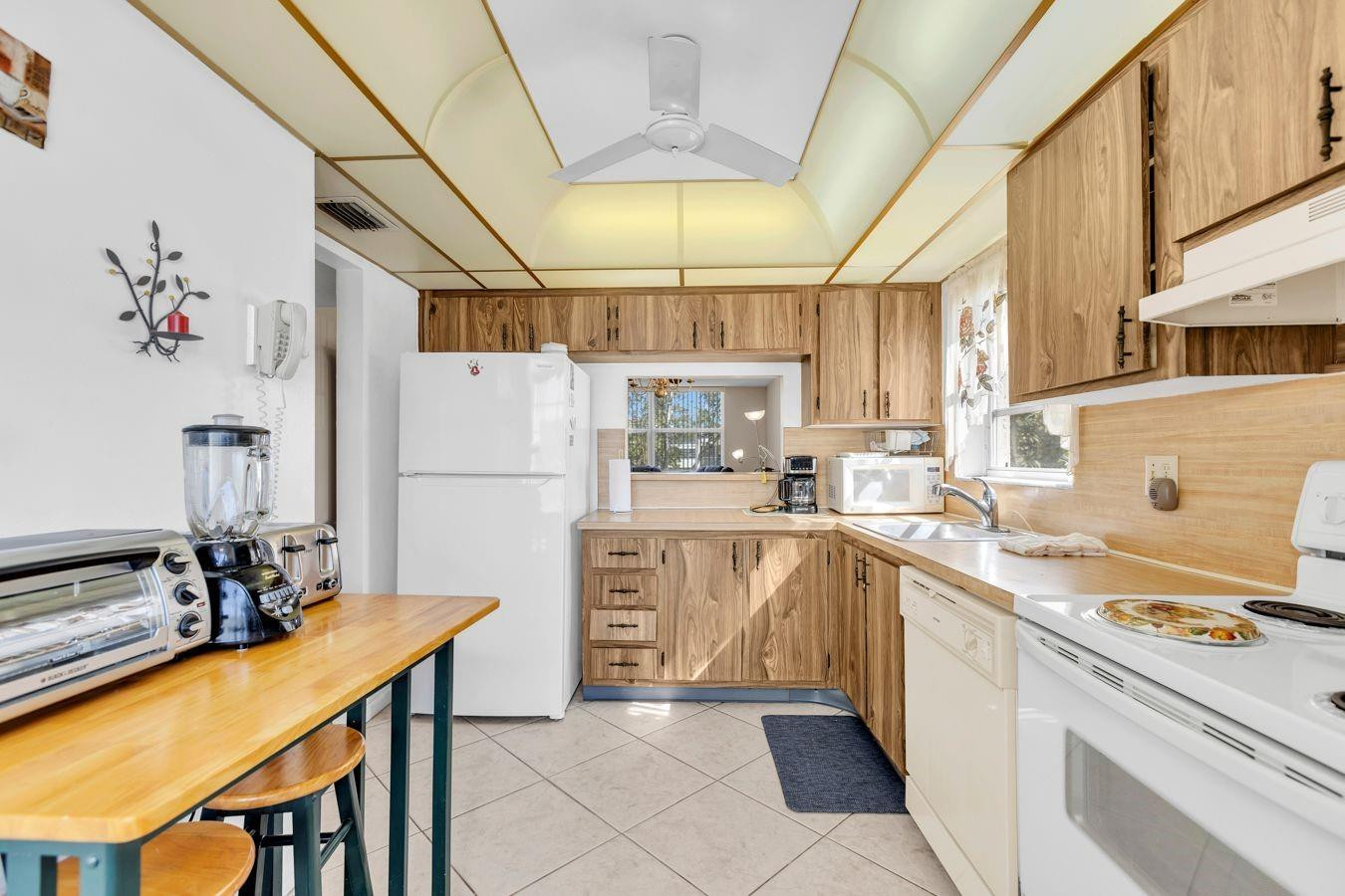 6850 Royal Palm Boulevard 212