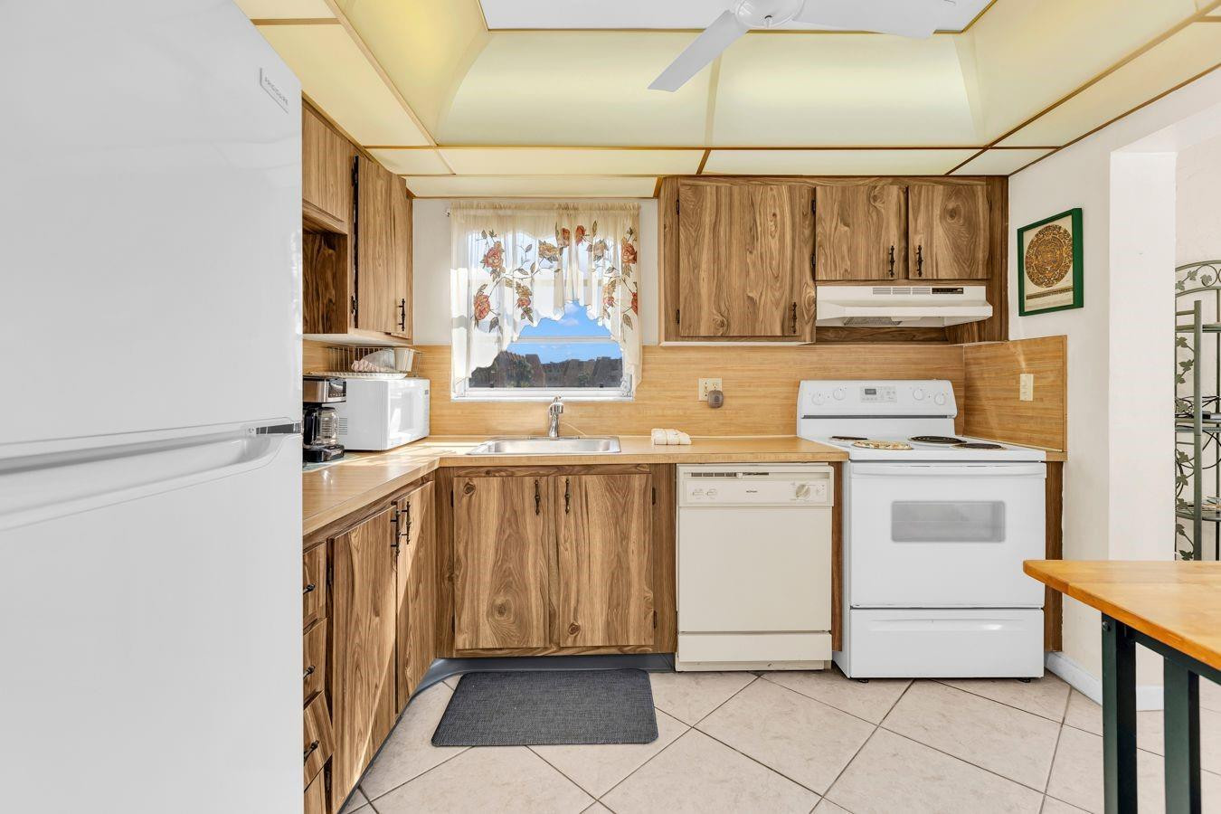 6850 Royal Palm Boulevard 212