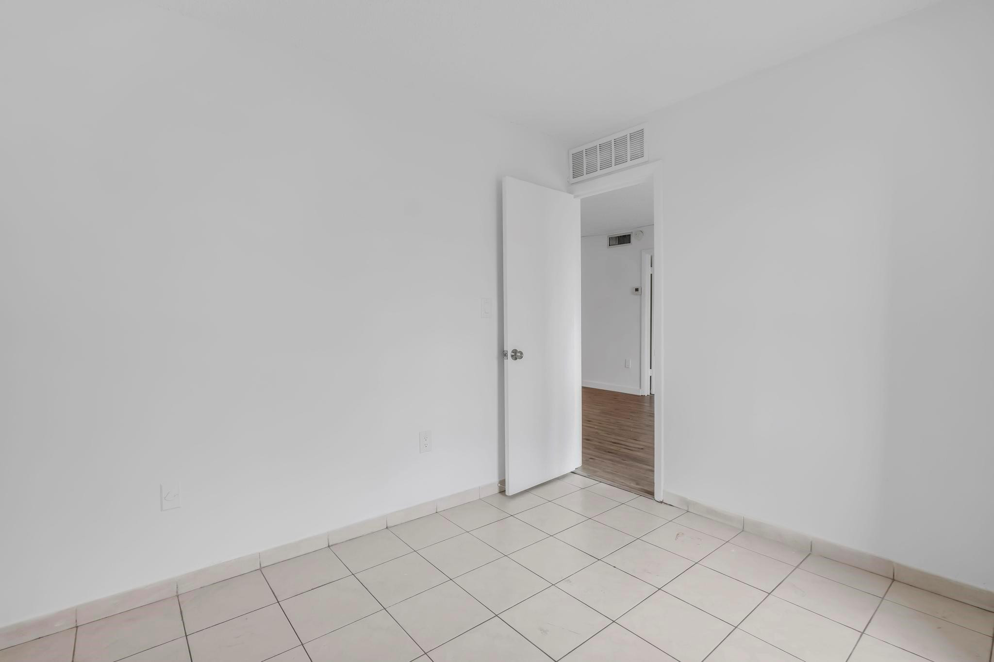 4801 NW 7th Street 503-16