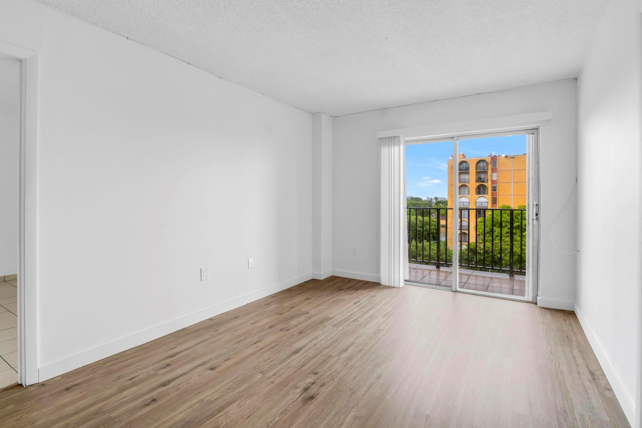 4801 NW 7th Street 503-16