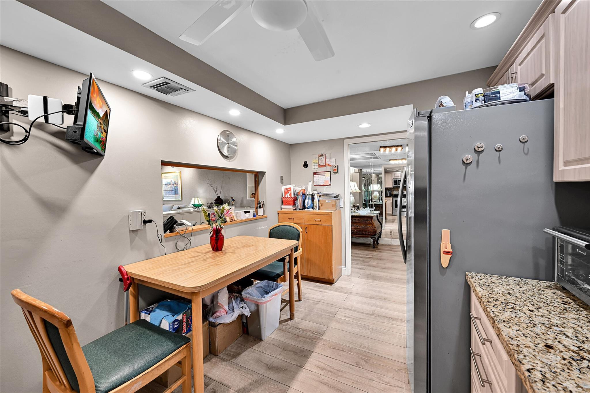 3960 Oaks Clubhouse Drive 407