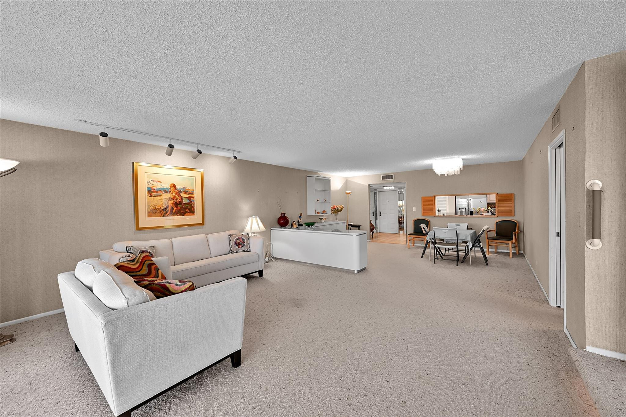 3960 Oaks Clubhouse Drive 407