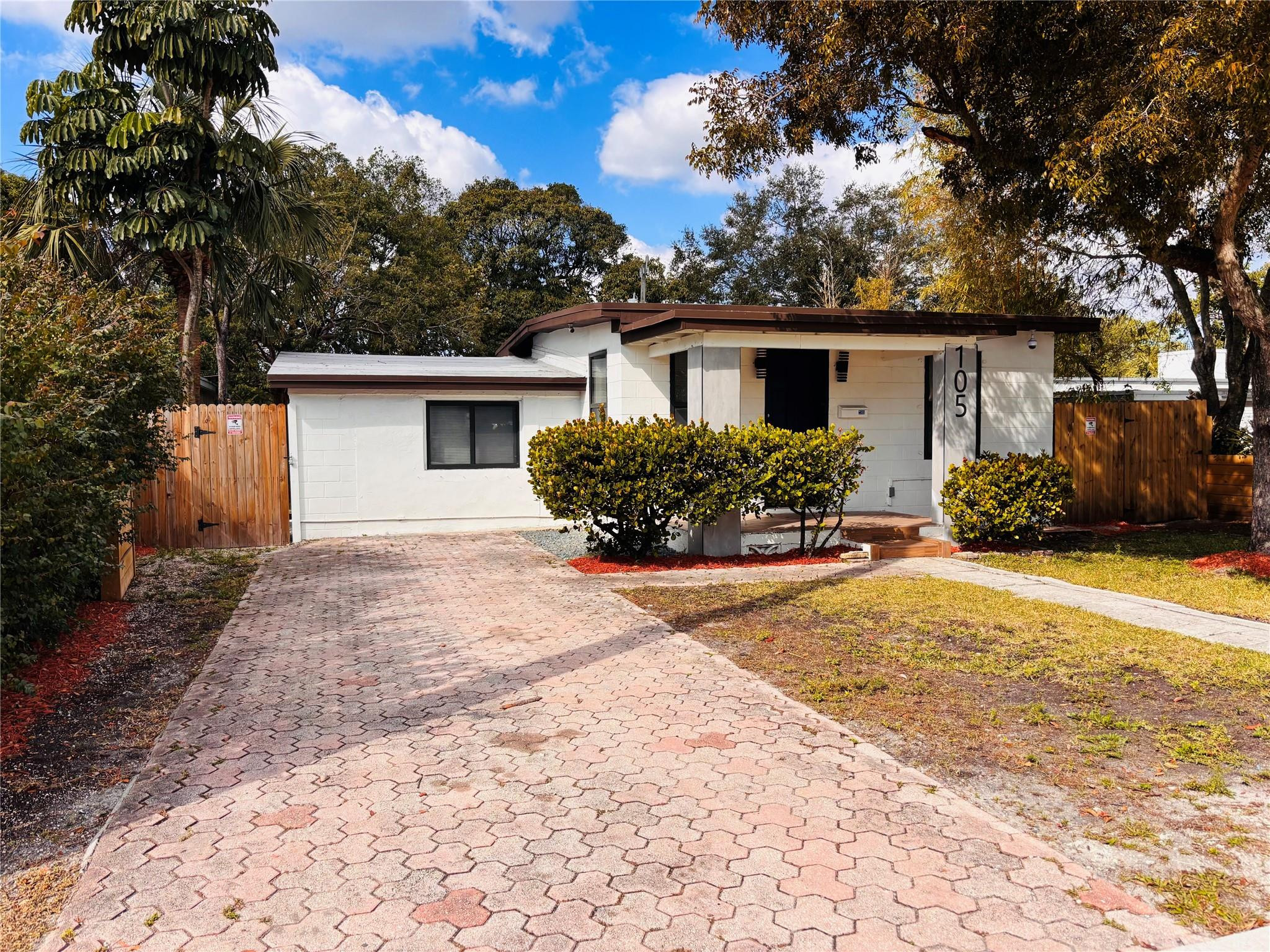 105 NW 28th Way