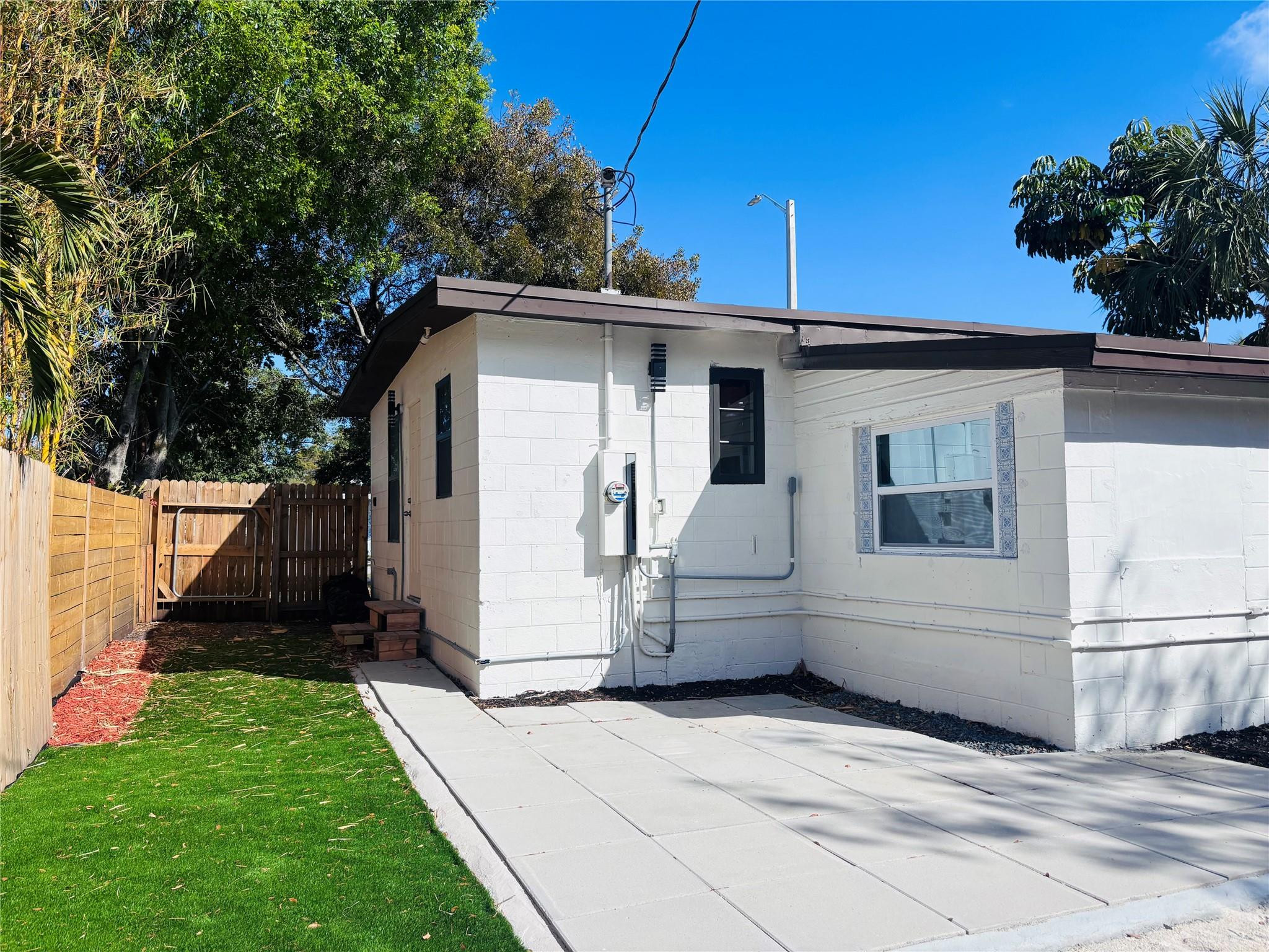 105 NW 28th Way