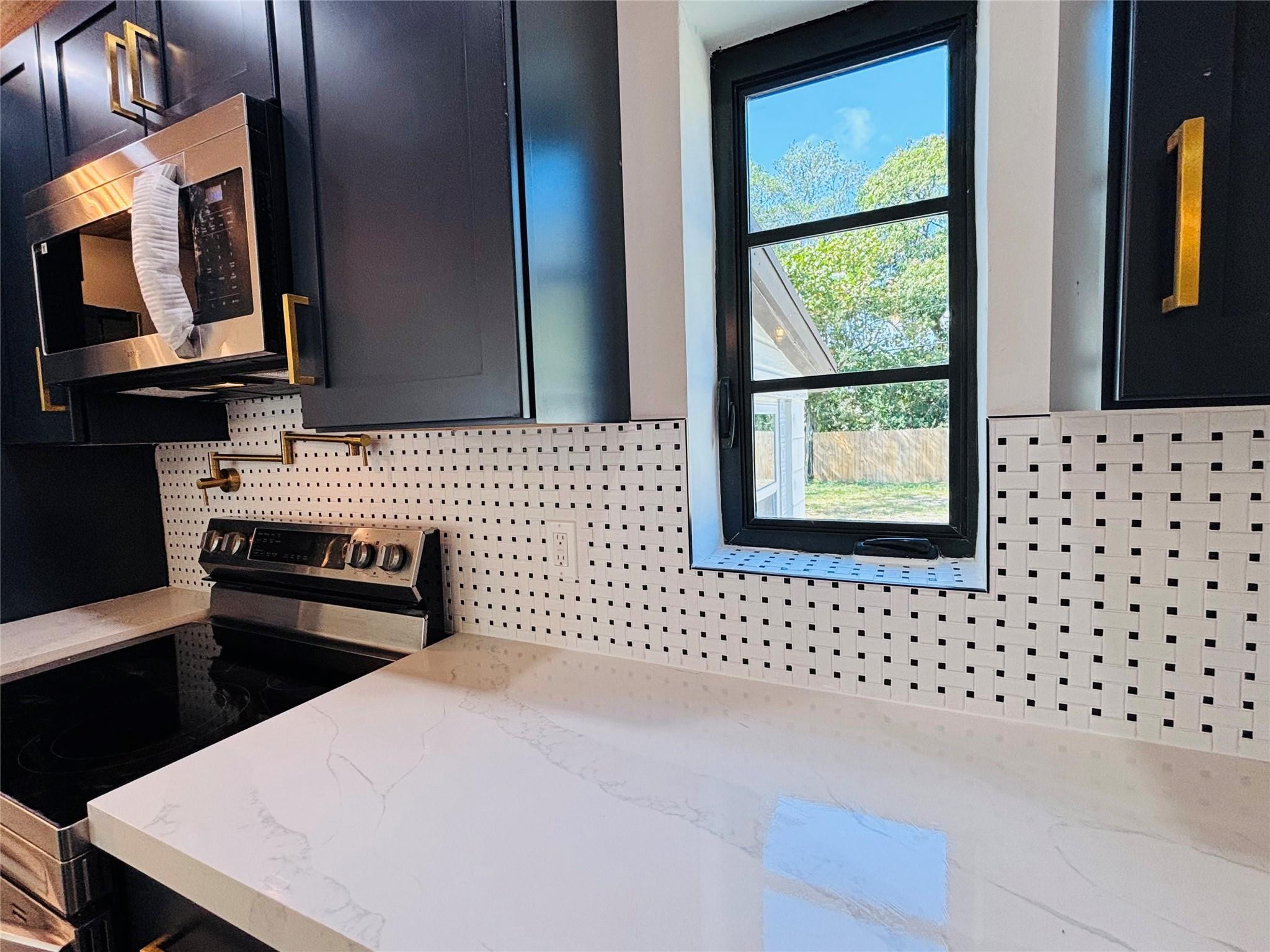 105 NW 28th Way