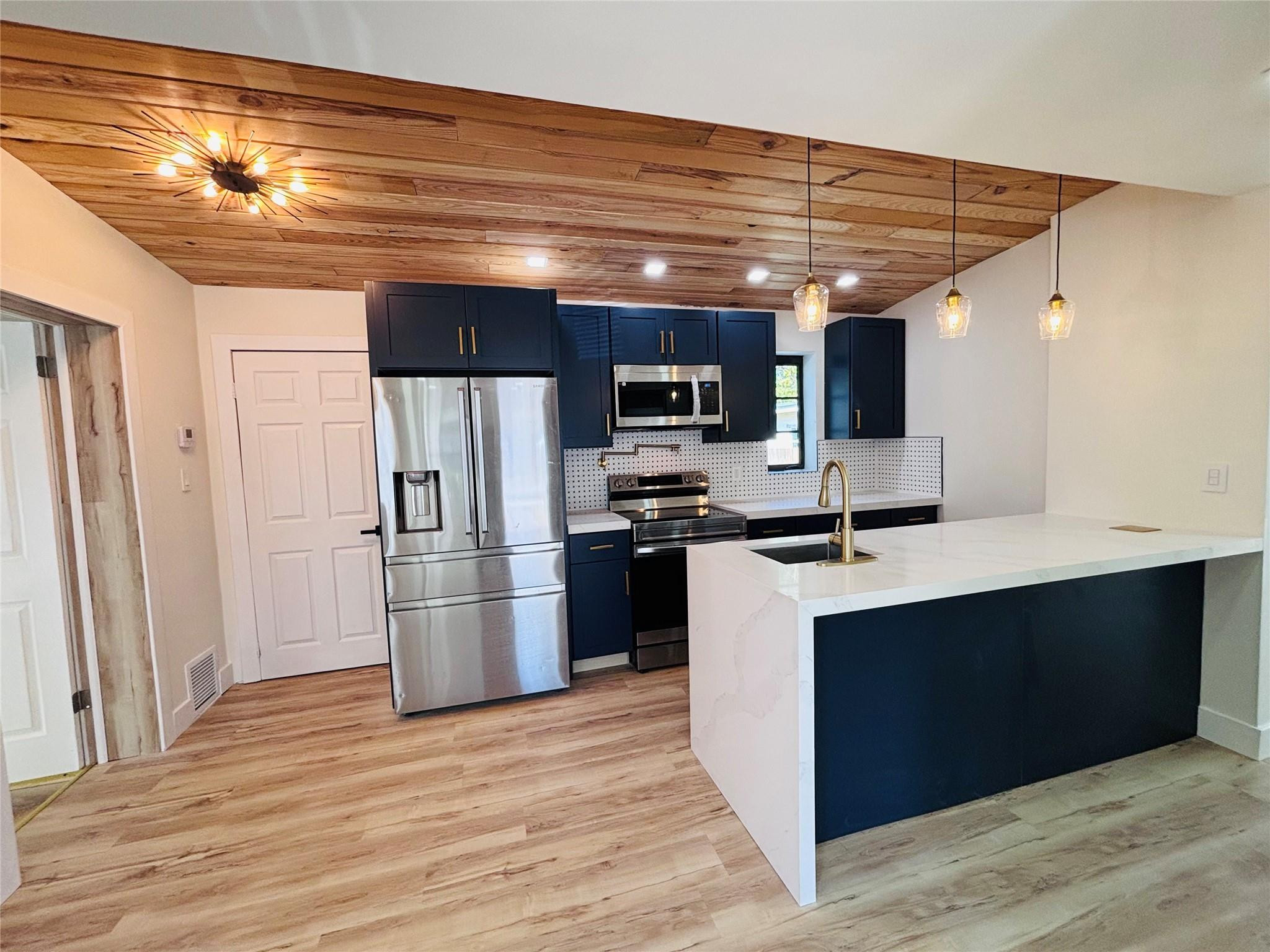 105 NW 28th Way