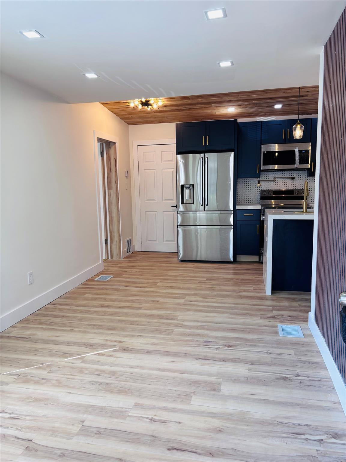 105 NW 28th Way