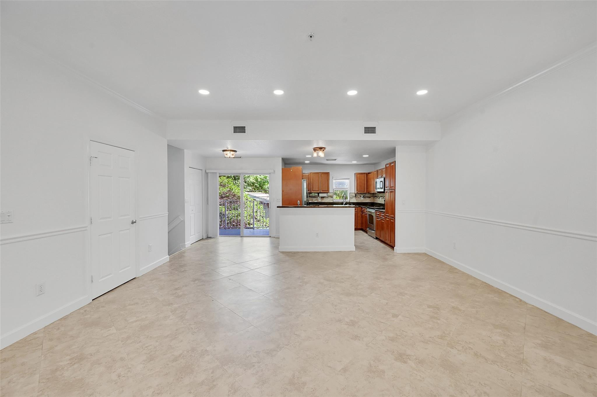 453 NE 1st Street