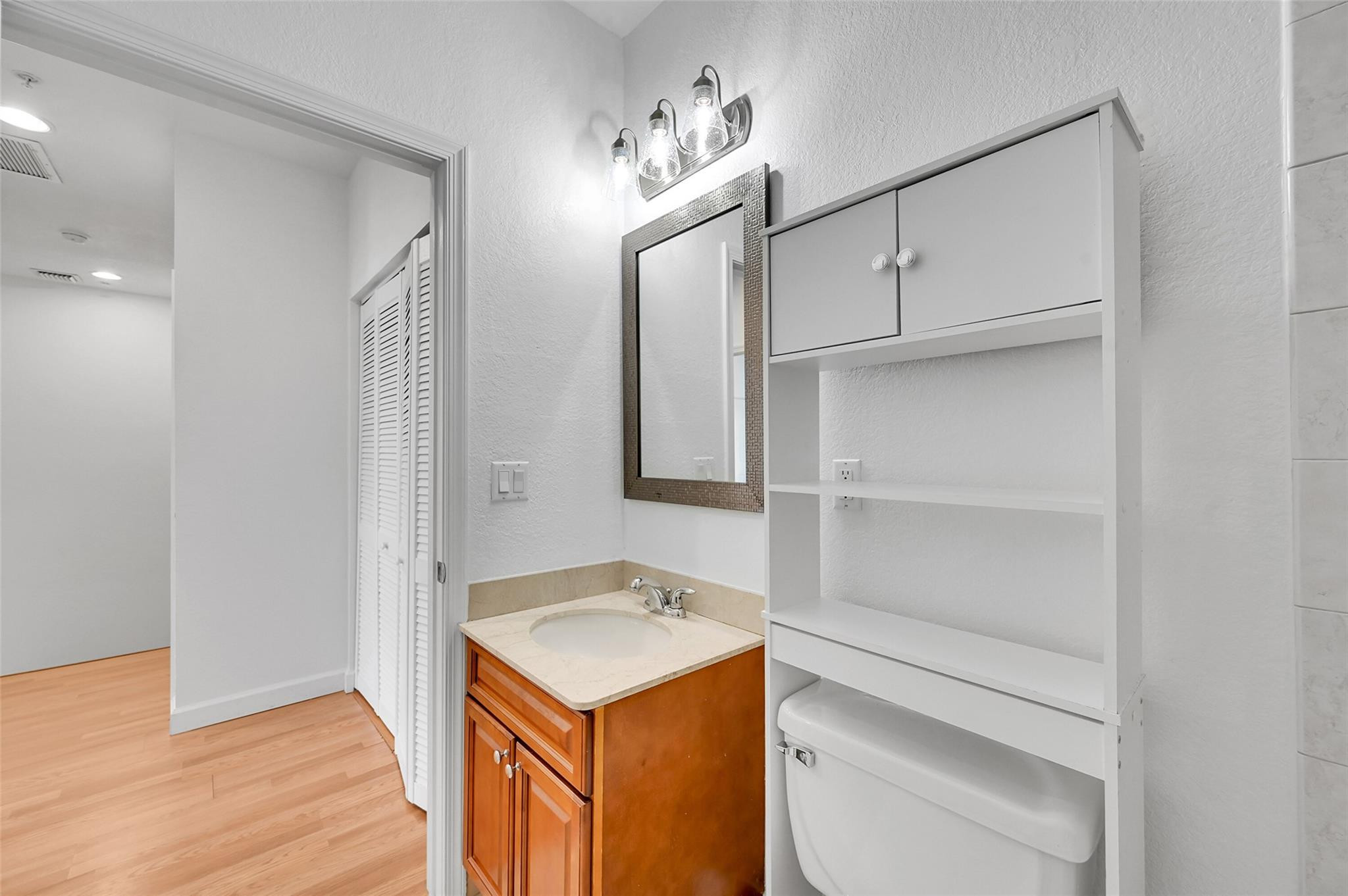 453 NE 1st Street