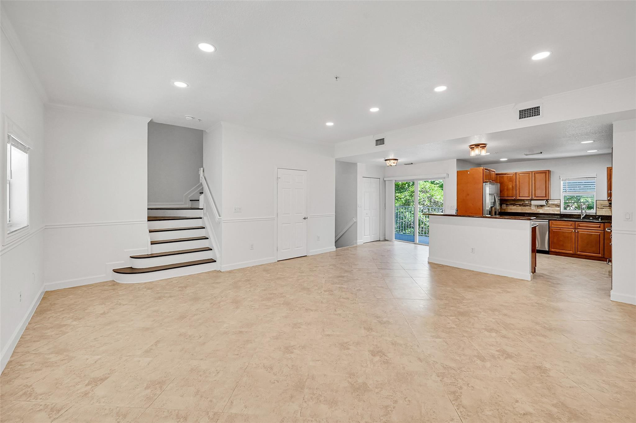 453 NE 1st Street