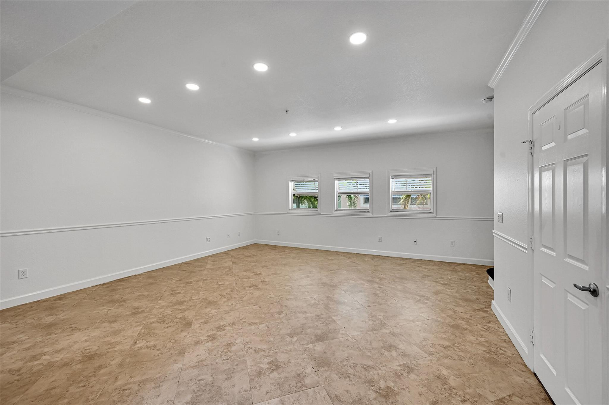 453 NE 1st Street