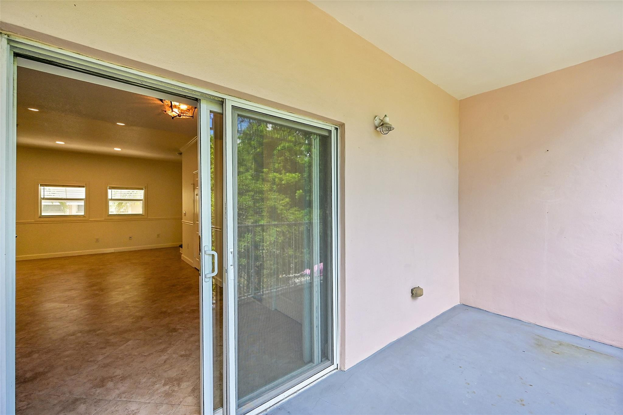453 NE 1st Street