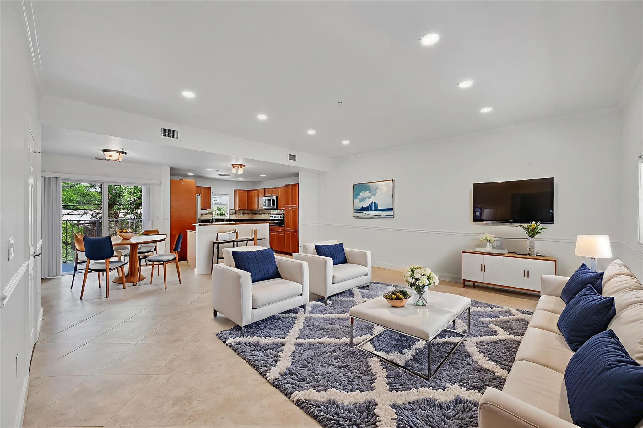453 NE 1st Street