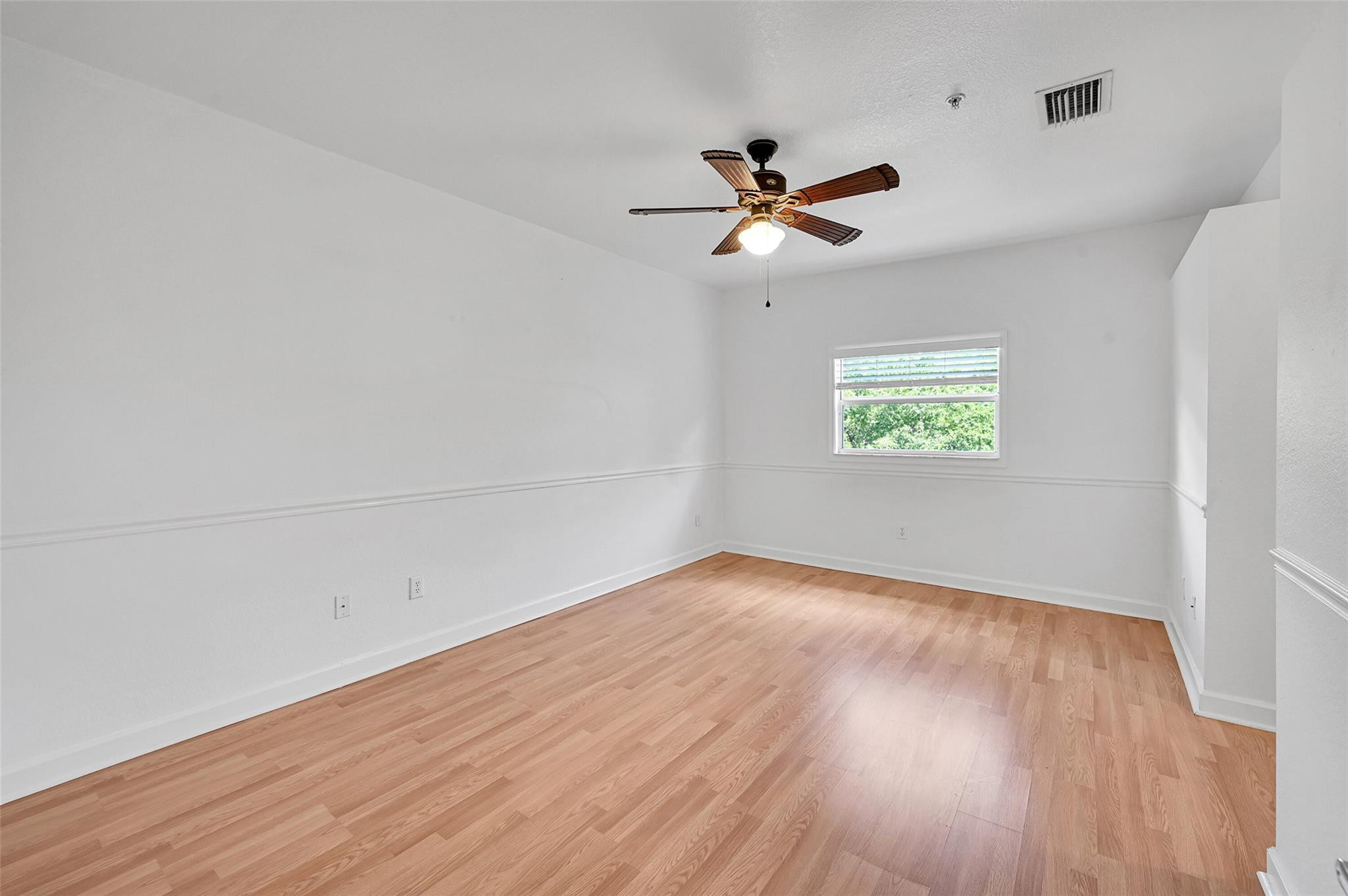 453 NE 1st Street