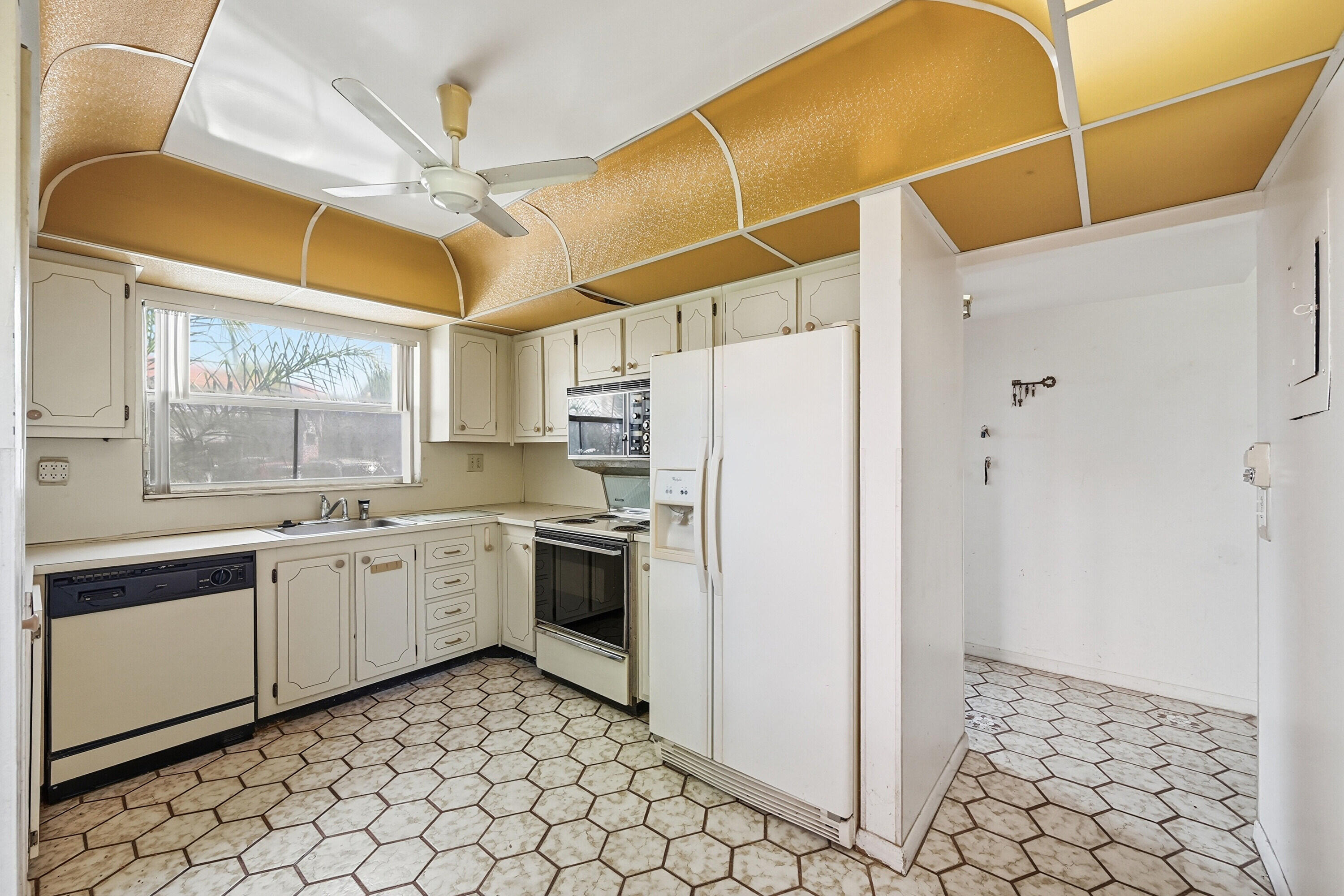 9541 Sunrise Lakes Boulevard Unit: 110
