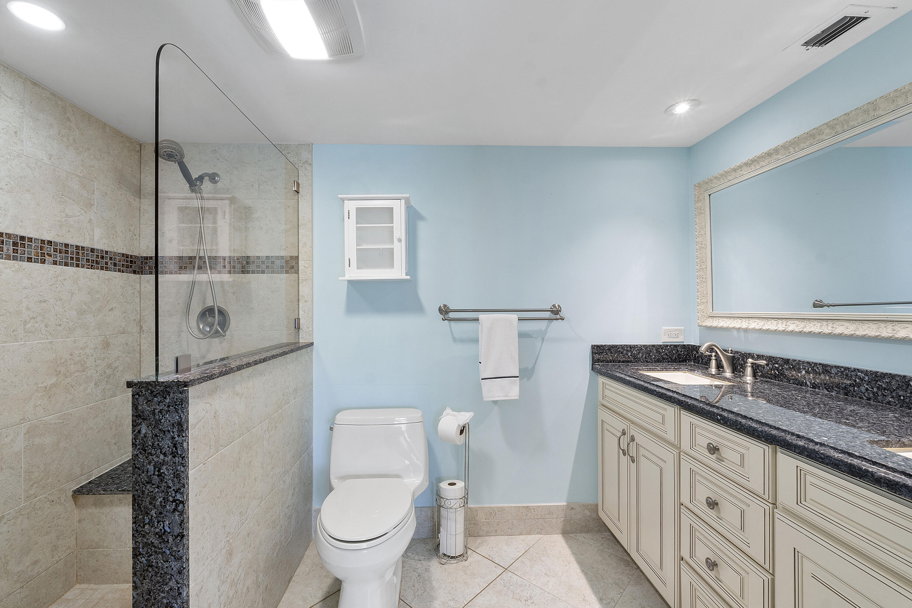 2905 Victoria Place C1