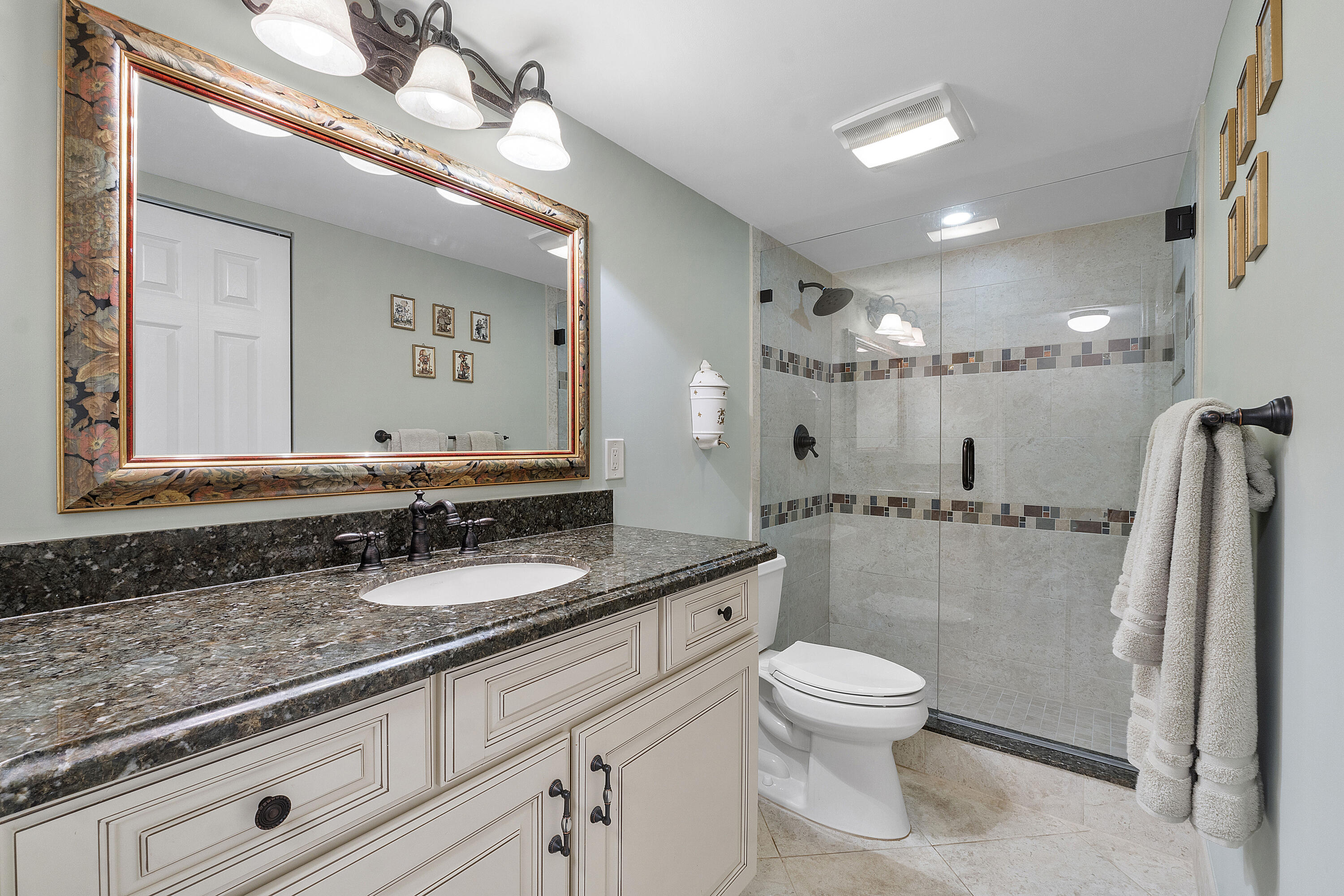 2905 Victoria Place C1