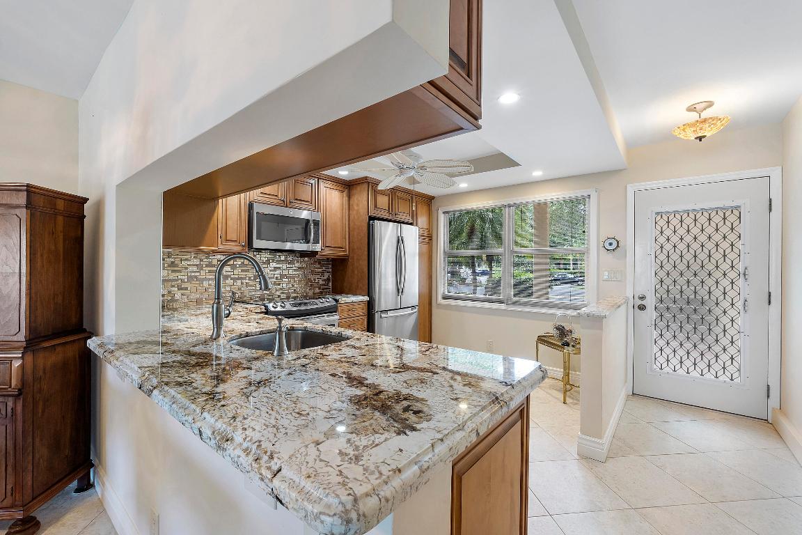 2905 Victoria Place C1