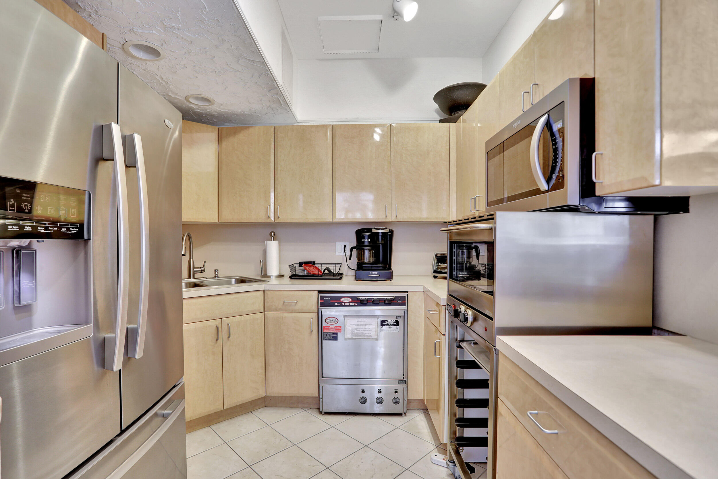 1021 Hillsboro Mile 1108