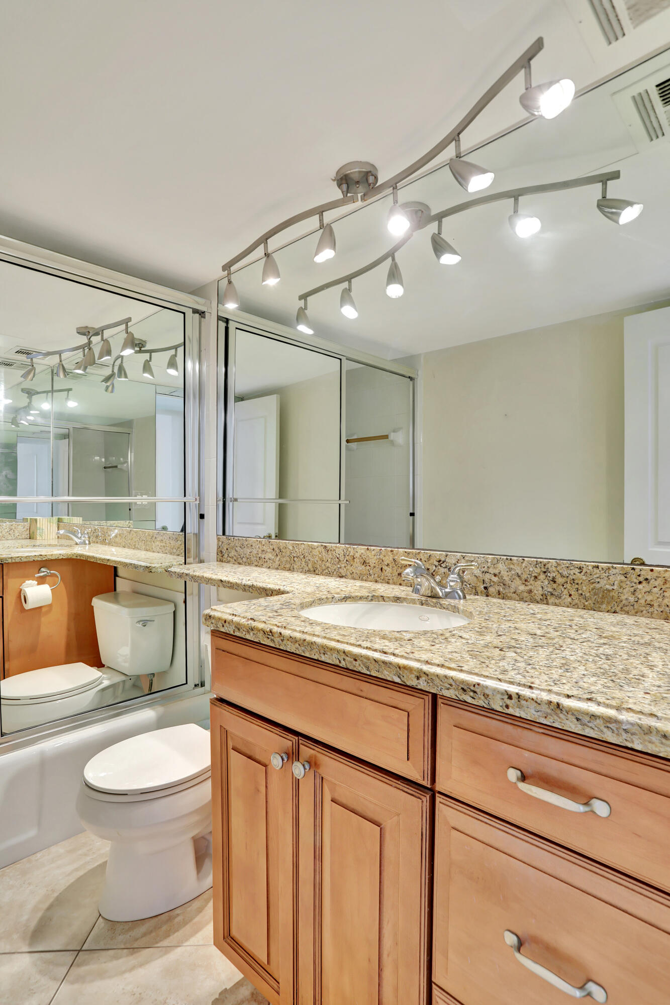 1021 Hillsboro Mile 1108