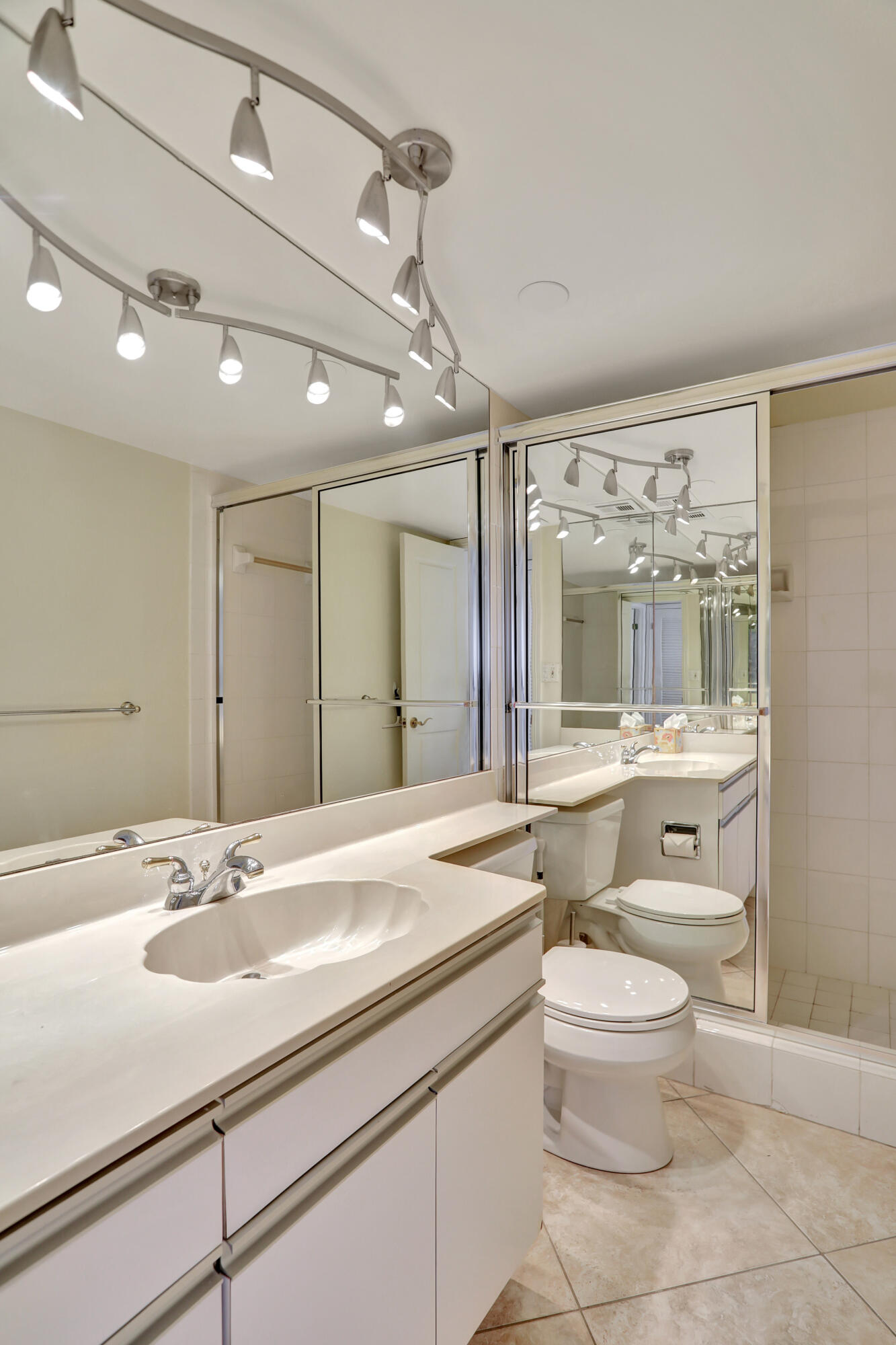 1021 Hillsboro Mile 1108