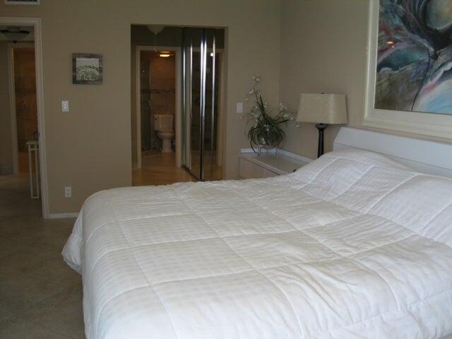 1057 Hillsboro Mile 921