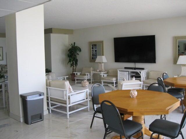 1057 Hillsboro Mile 921