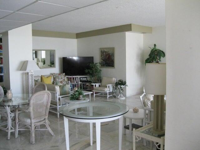 1057 Hillsboro Mile 921