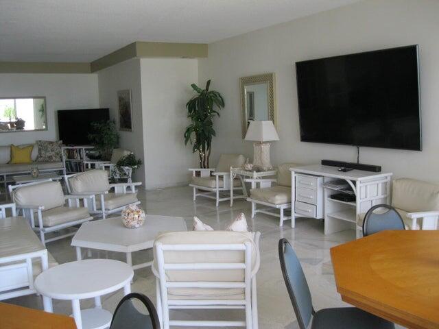 1057 Hillsboro Mile 921