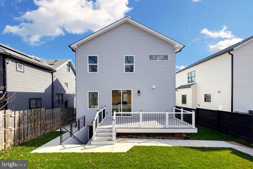 2610 17th St NE