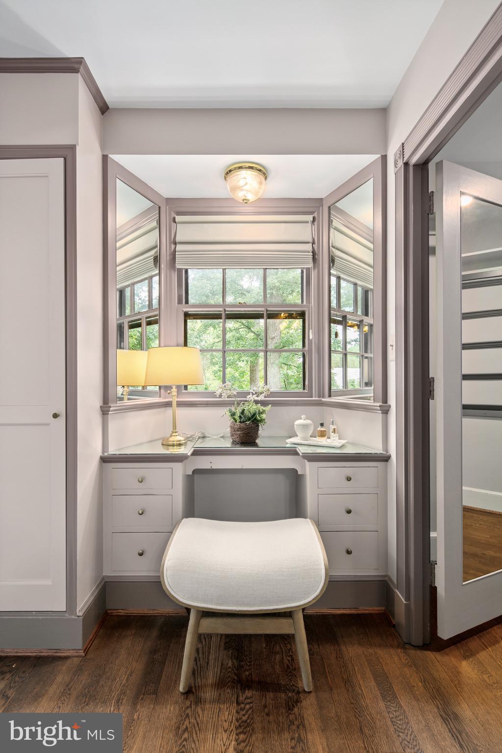 1751 Crestwood Dr NW